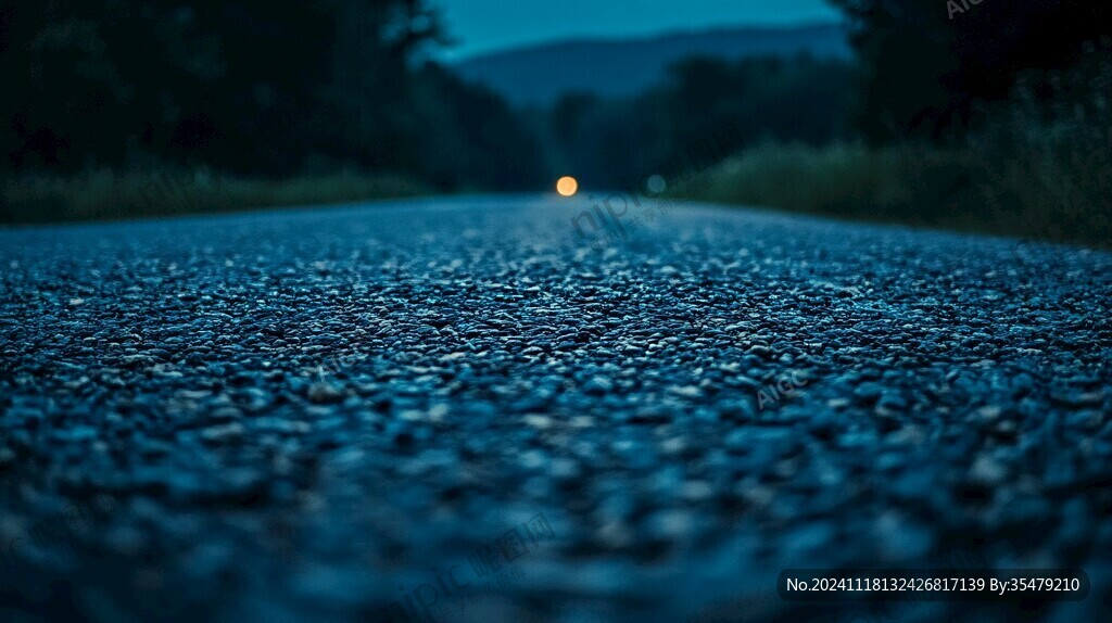 道路蓝色调夜景