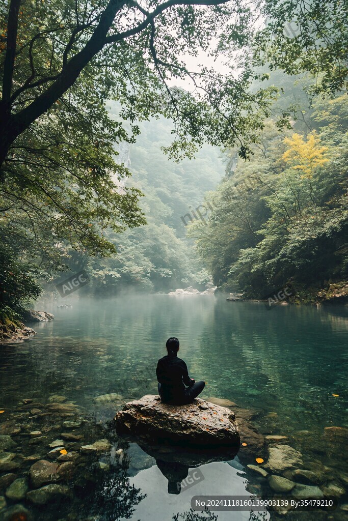 水边沉思的人