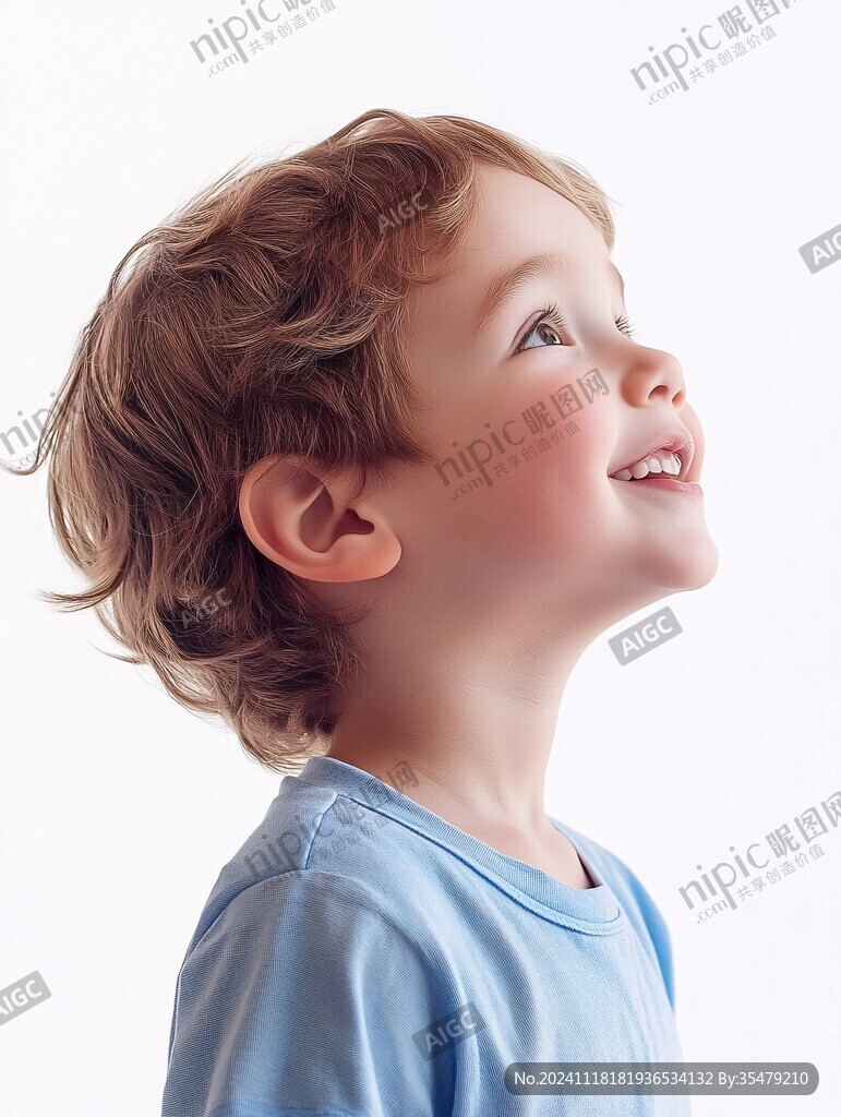 小男孩侧面