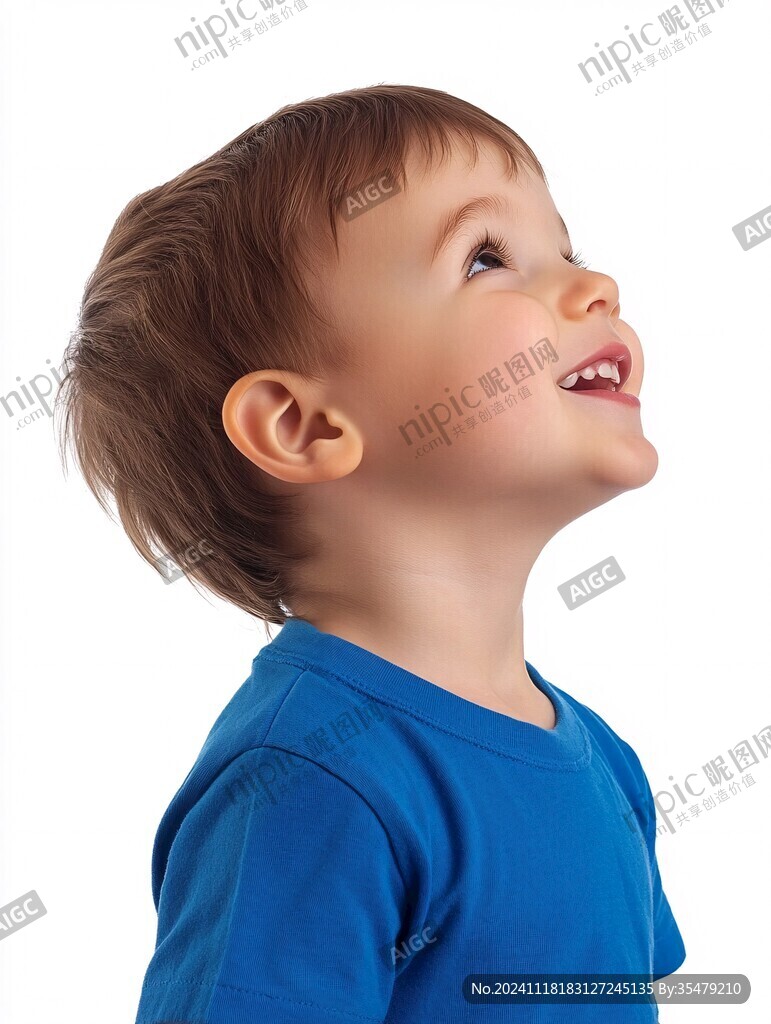 小男孩侧面