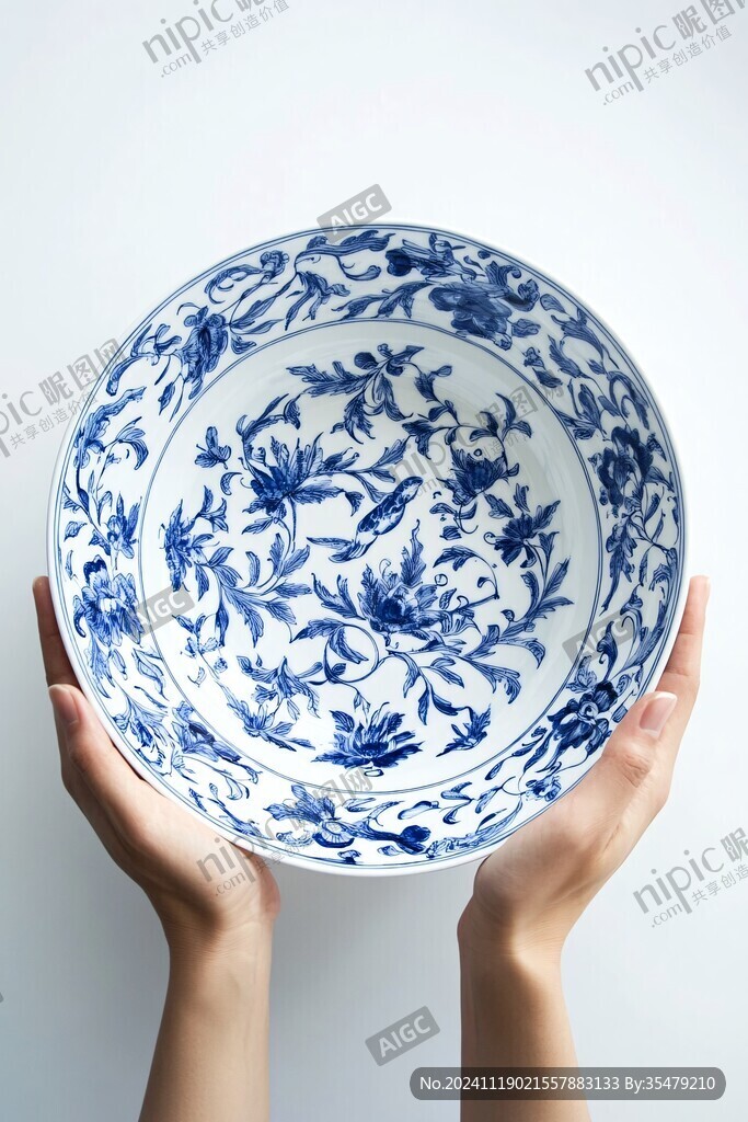 青花束莲纹盘
