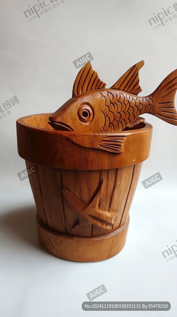 鲤鱼木雕金鱼