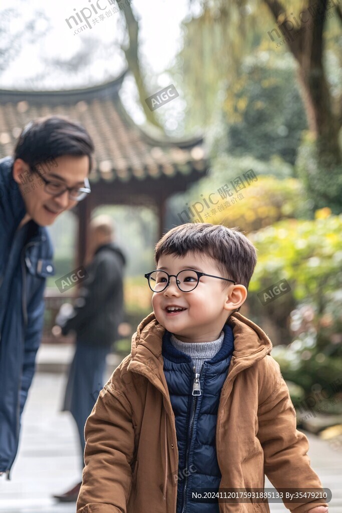 一家人逛园林