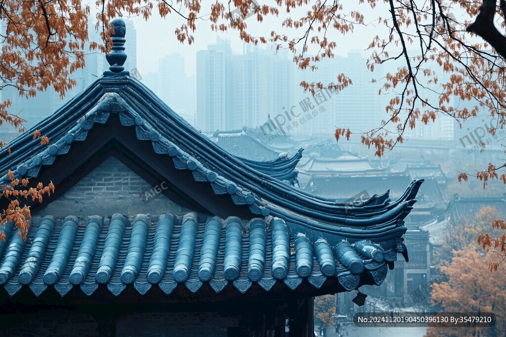古建筑屋顶秋景