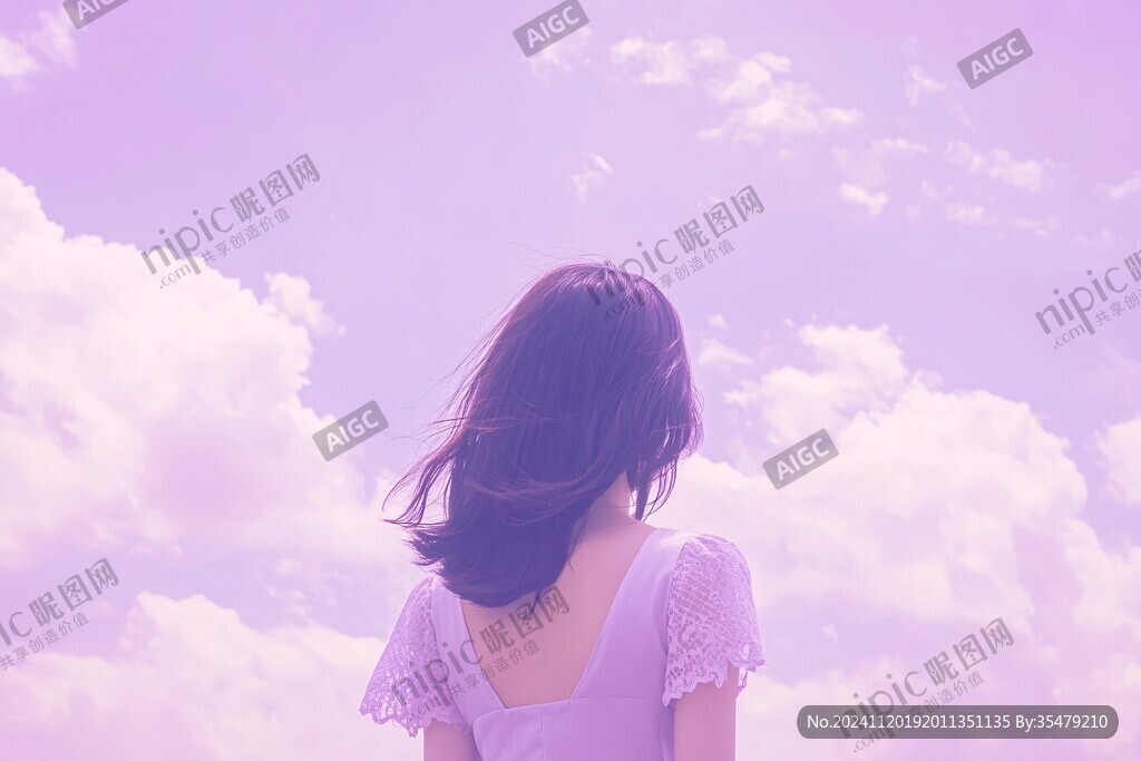 粉色女孩背影