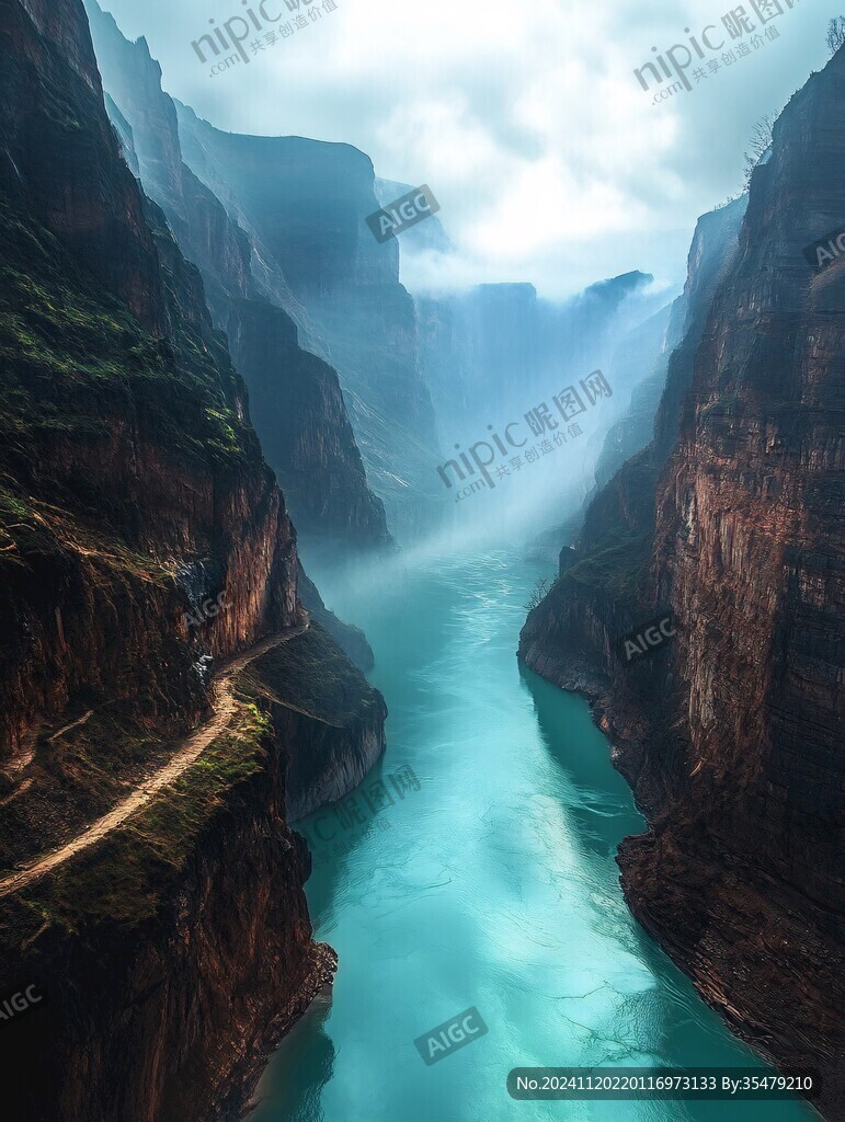 雨后的峡谷山川