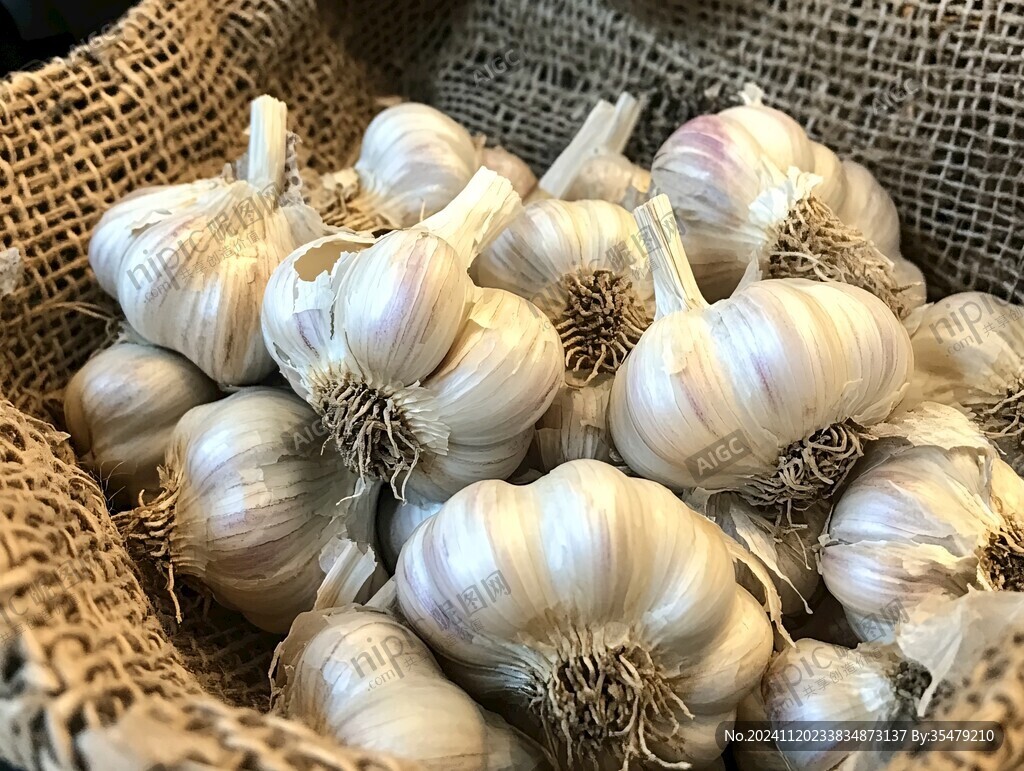 编制小筐健康大蒜