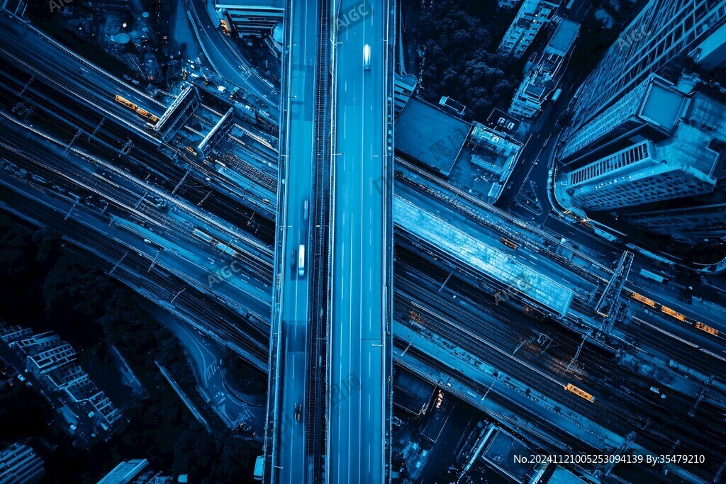 鸟瞰城市高架路的夜景