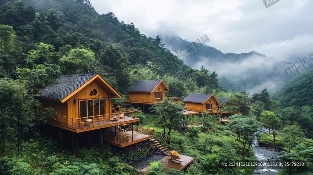 大山里的度假村树屋