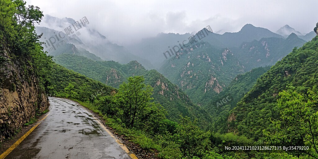 雨中秦岭