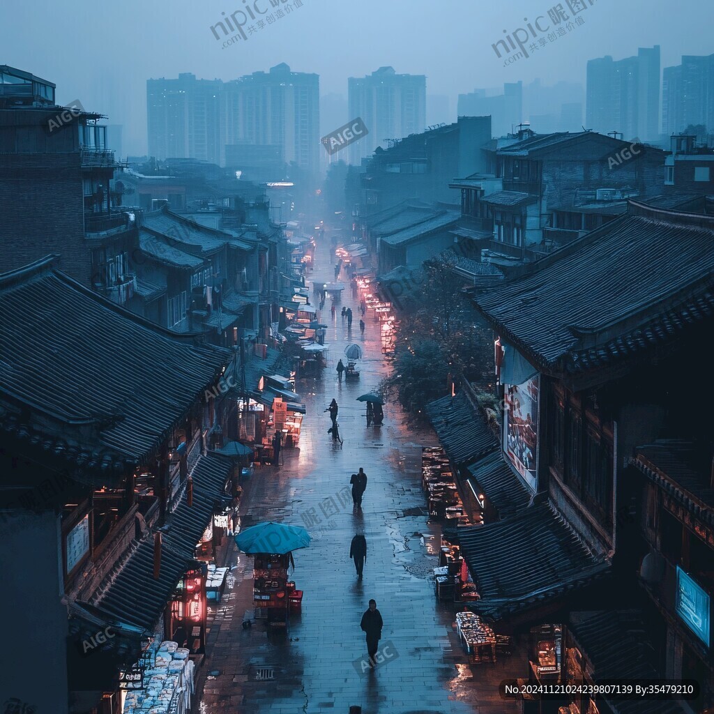 雨中古城