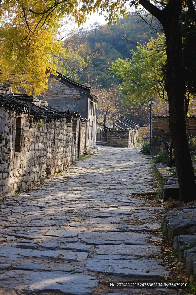 石板路秋色