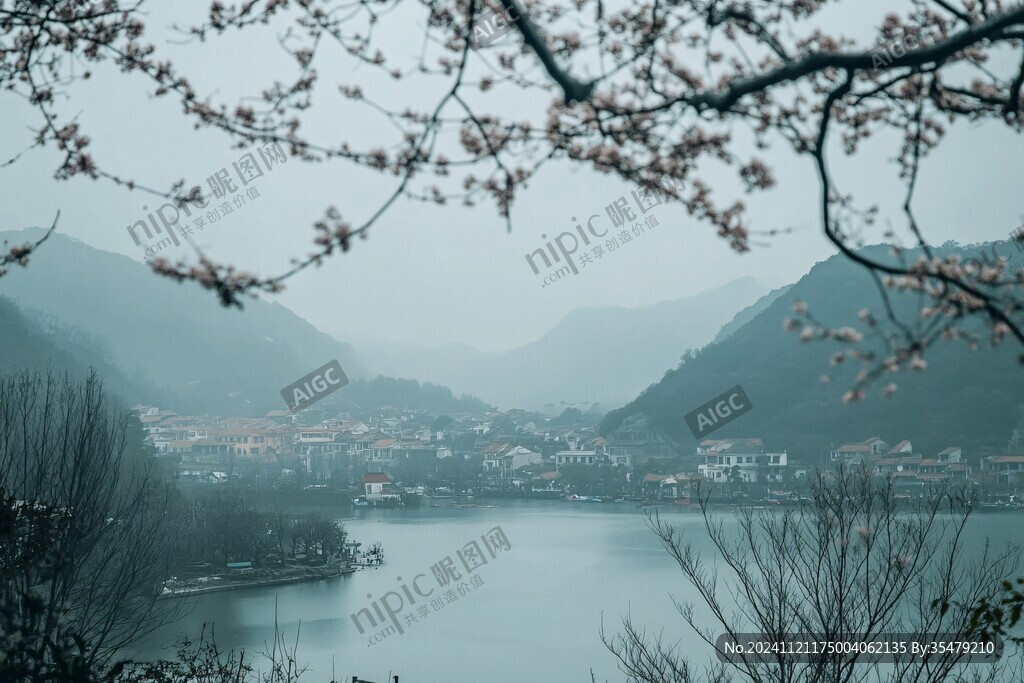鳄湖春光
