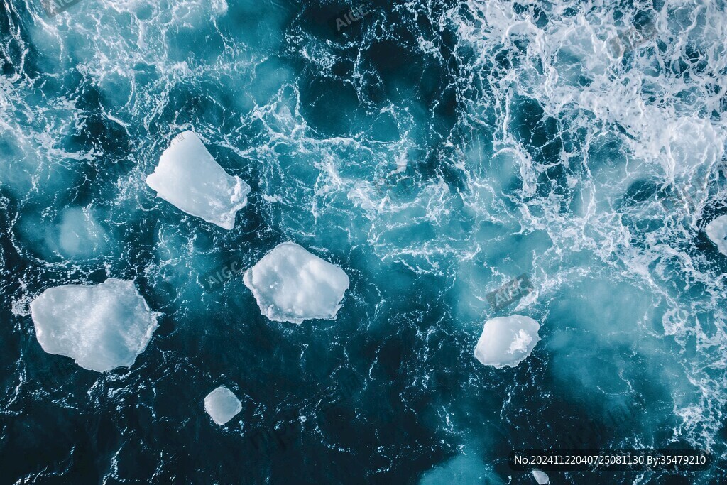 航拍冰水湖面