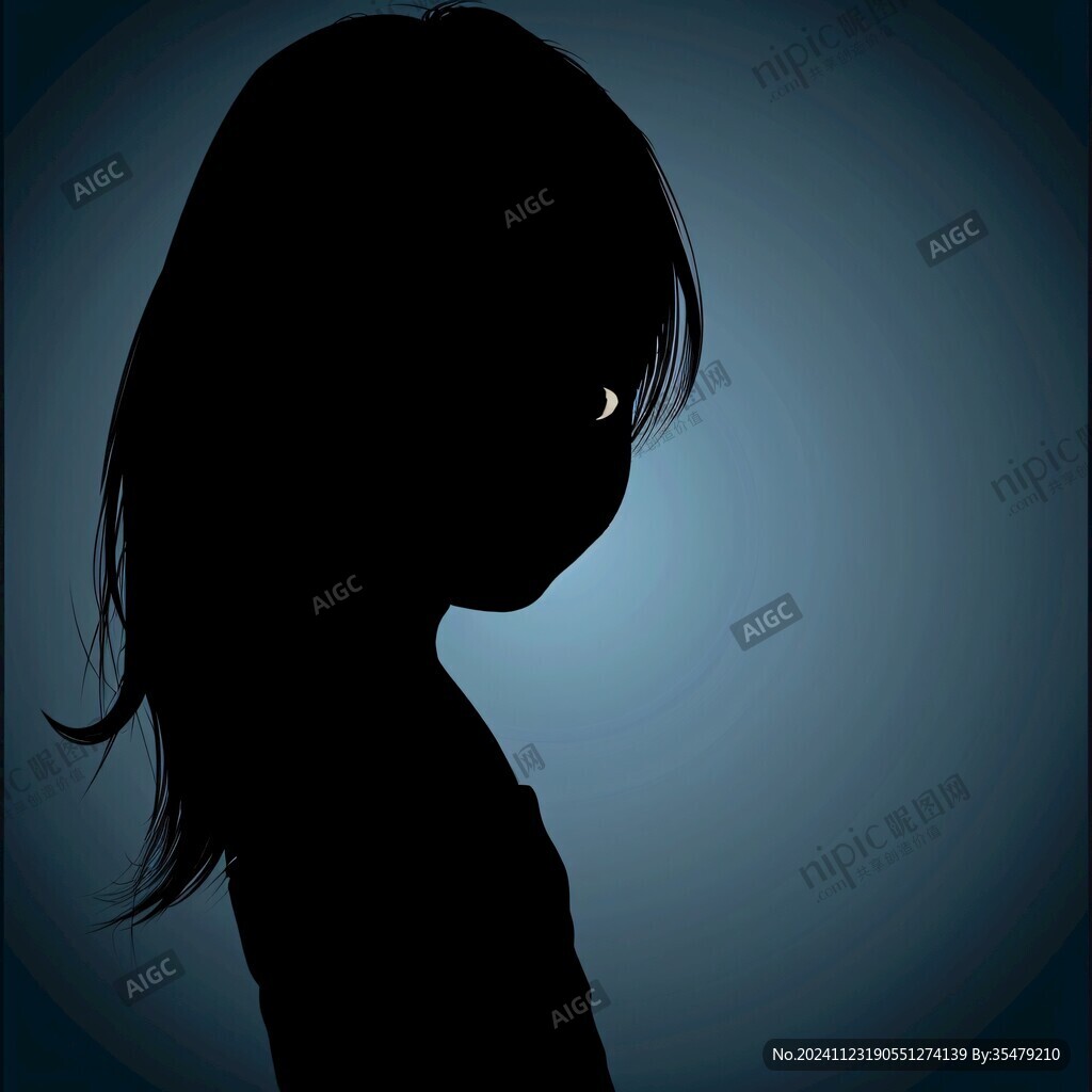 女童侧影