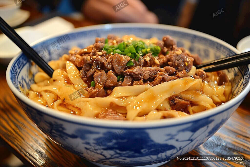 一碗牛肉刀削面