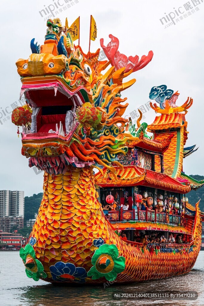 龙年彩船