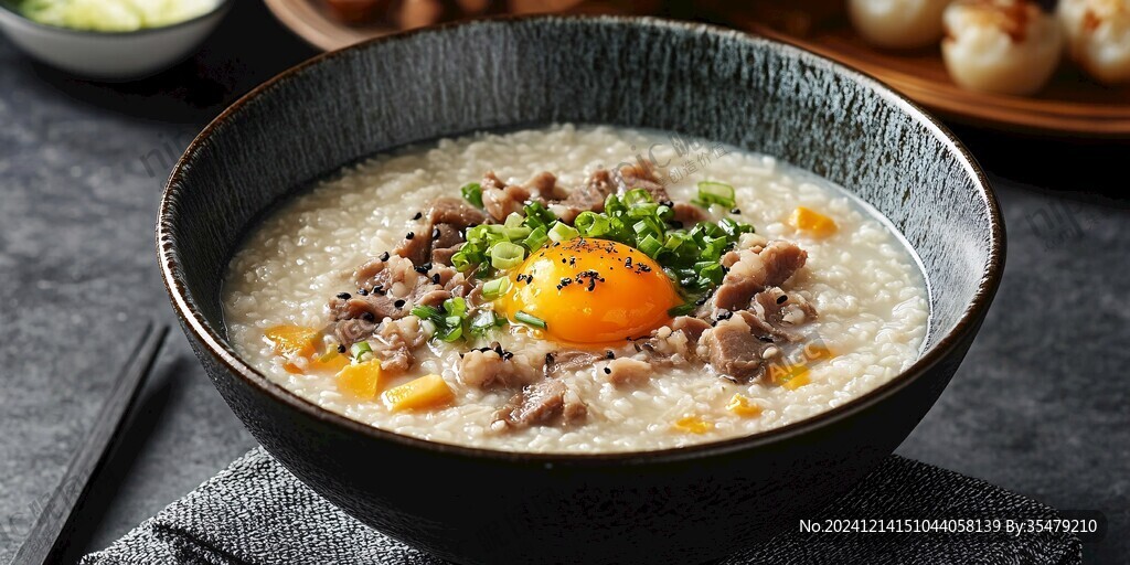窝蛋生滚牛肉粥