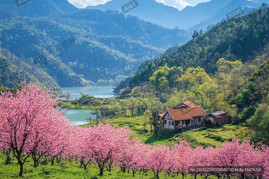桃花丛中的小屋