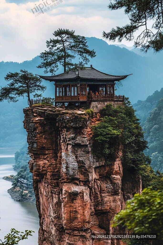 古树悬崖高楼清江