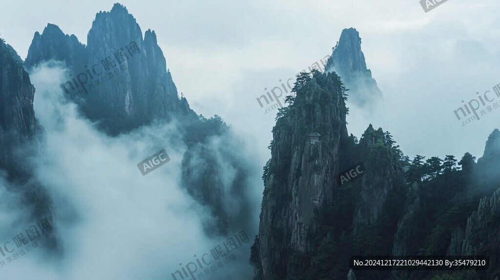 雾中雄峰