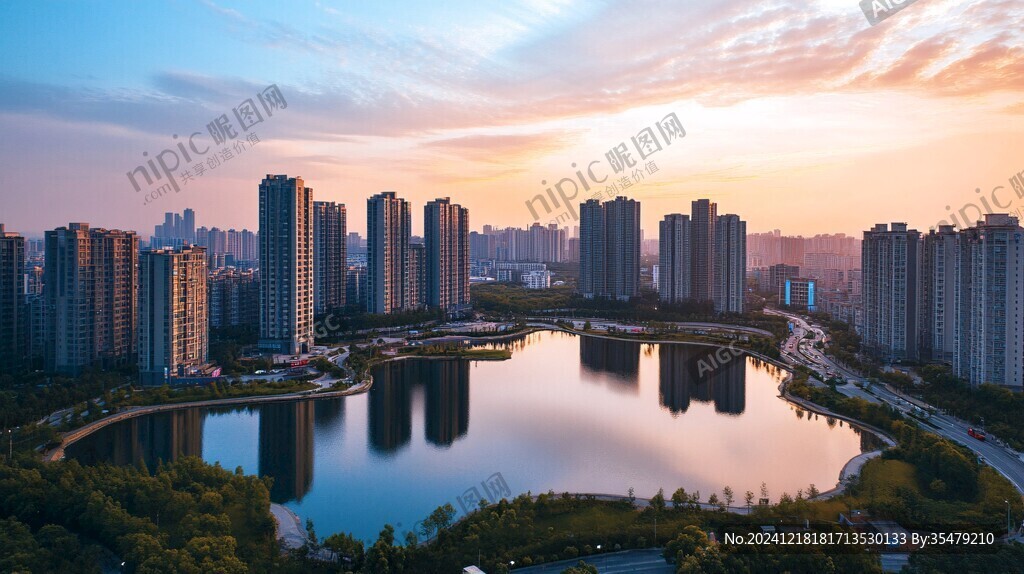 城市湖光