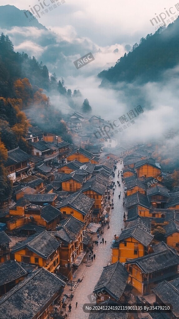 苗寨晨雾