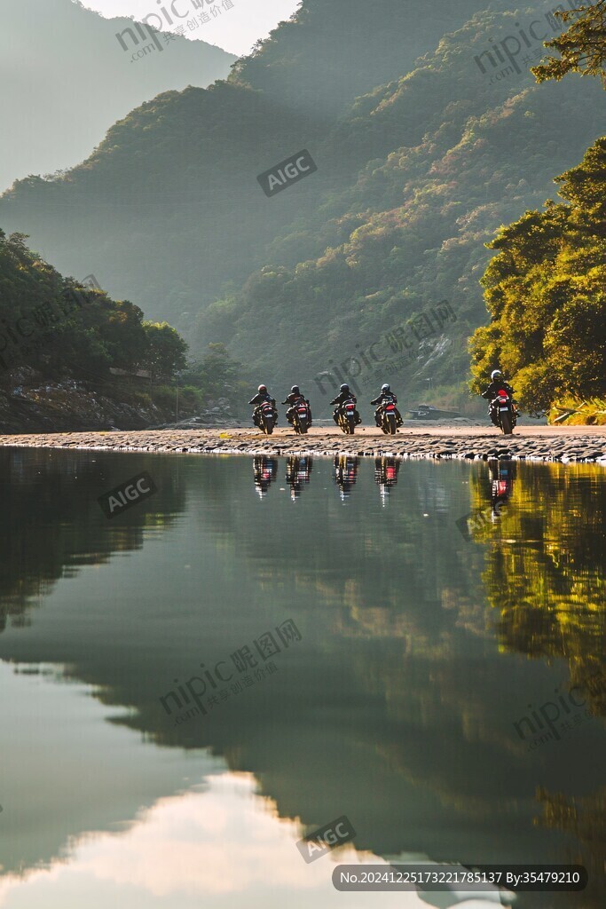 河边纤夫