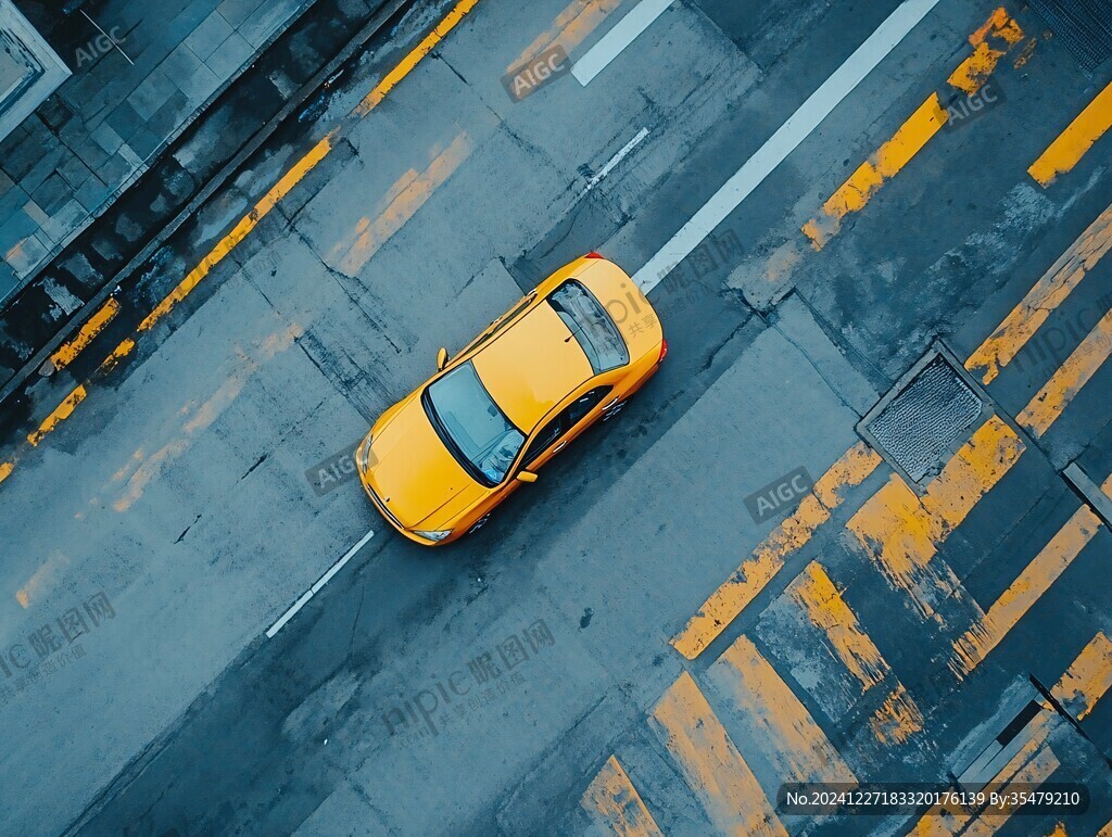 黄色轿车与马路