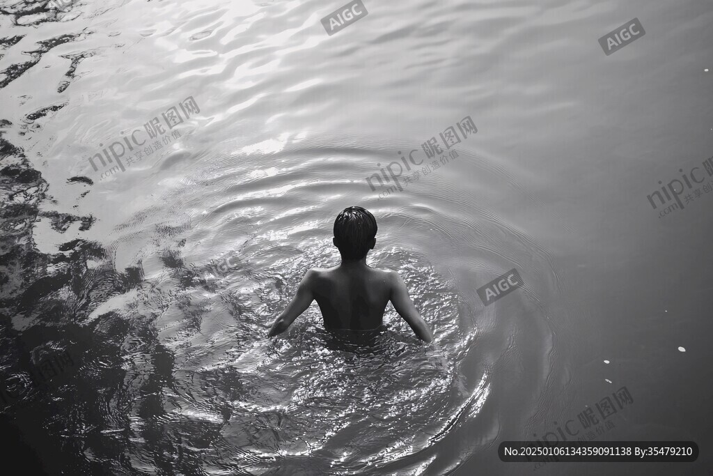 戏水少年
