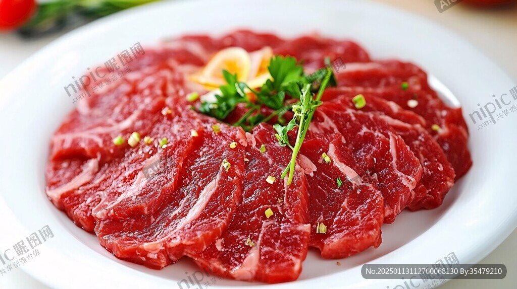 一盘生切牛肉片