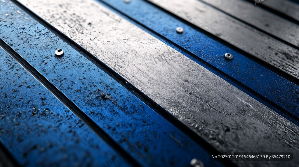 雨中的防腐木地板