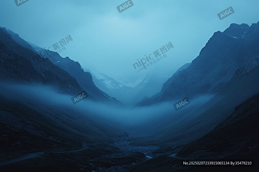 蓝色调山风景
