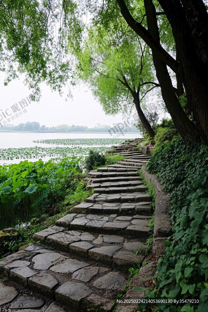 白堤石板路