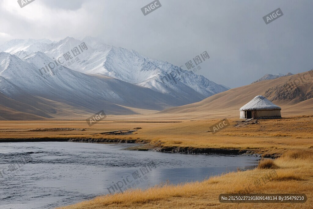山脚下的蒙古包