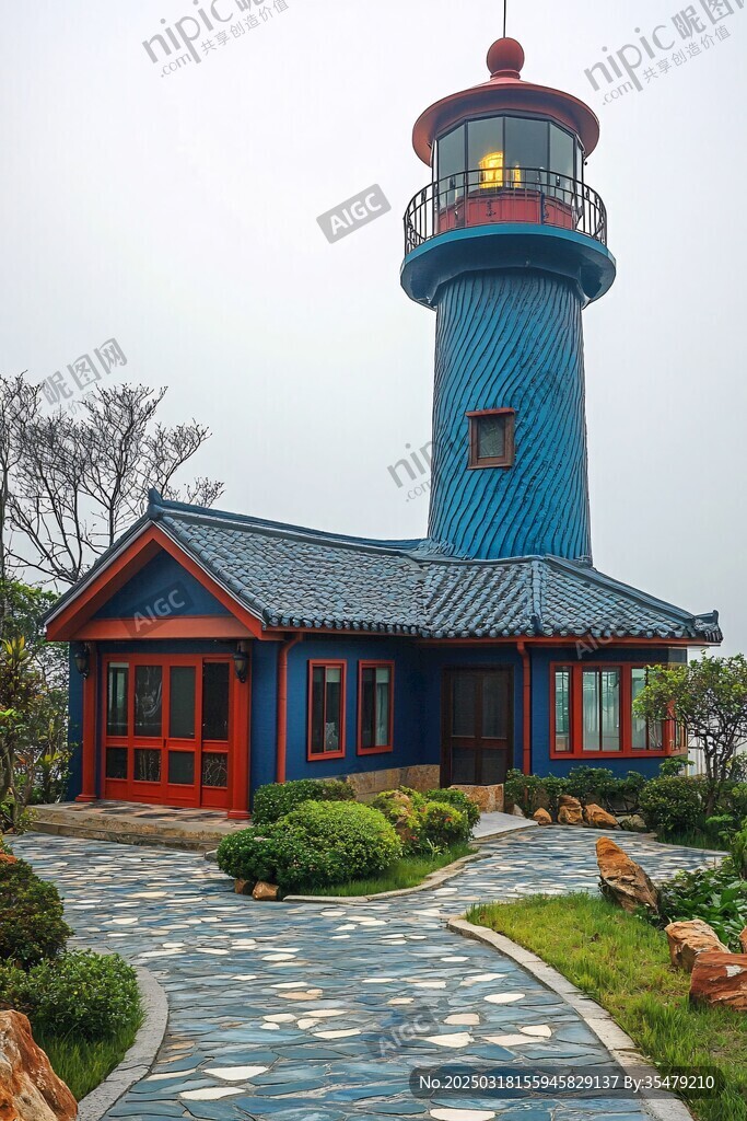 蓝色灯塔与传统建筑的完美融合