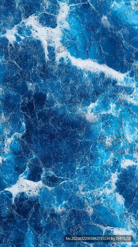 海洋表面的波涛与泡沫