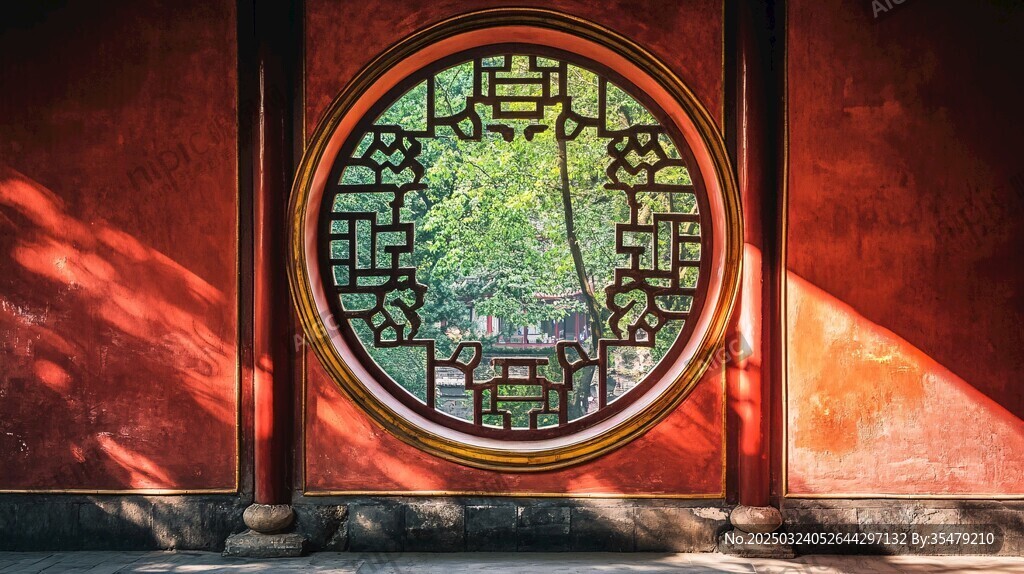 红墙绿树 圆窗韵味