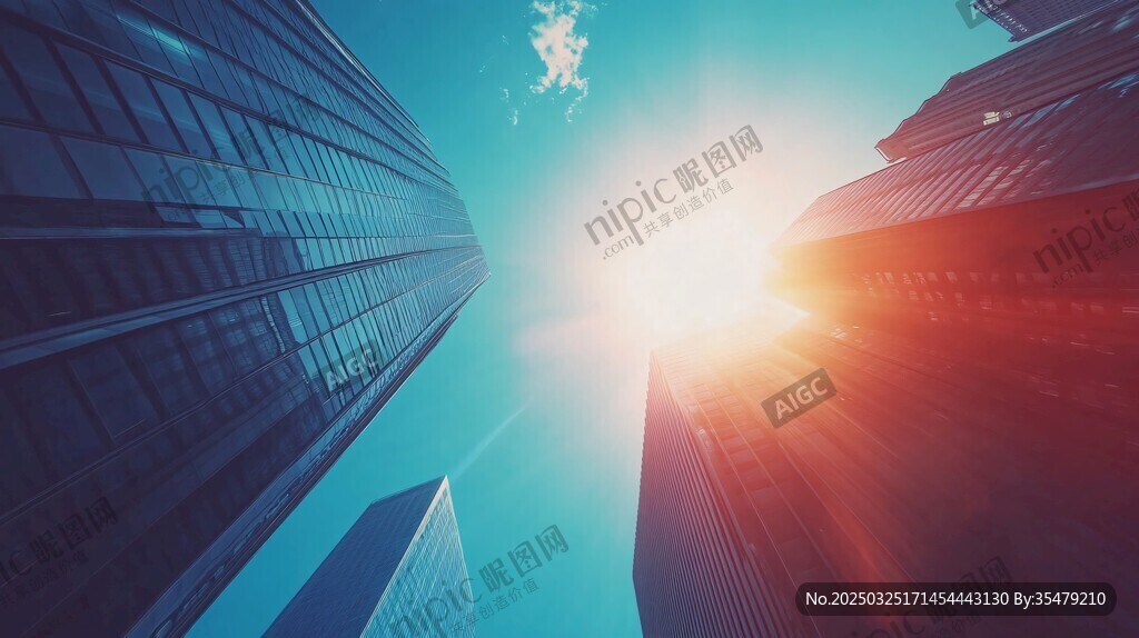 阳光照耀下的都市摩天大楼