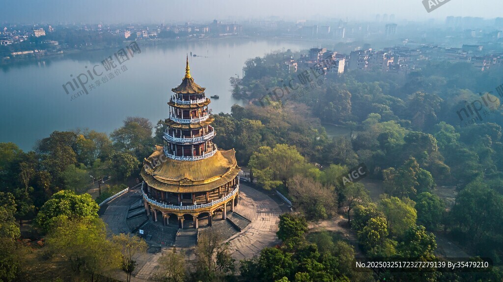 湖畔宝塔美景