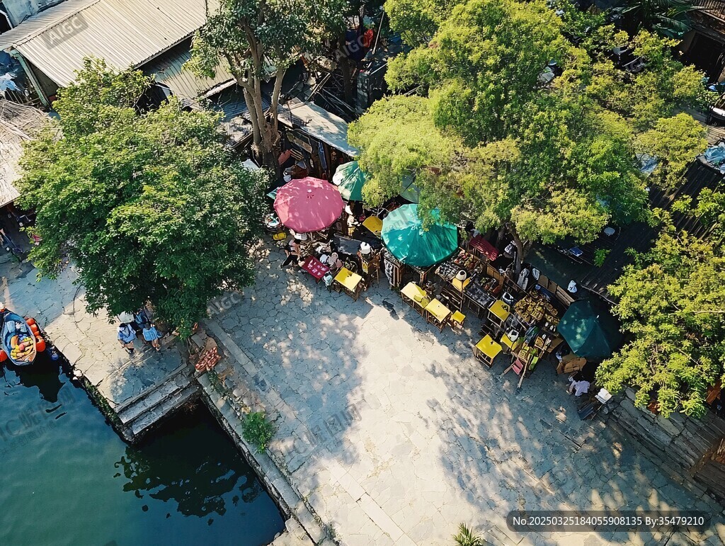 河畔休闲场景