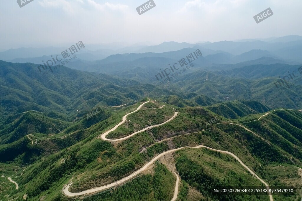 山间蜿蜒公路航拍美景