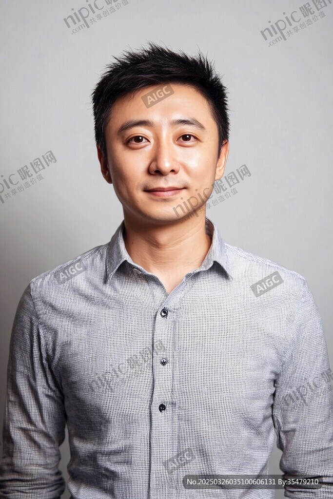 微笑男士的休闲正装形象