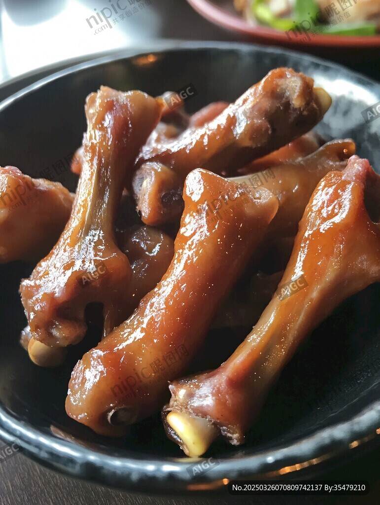酱香浓郁的美味卤鸭翅根