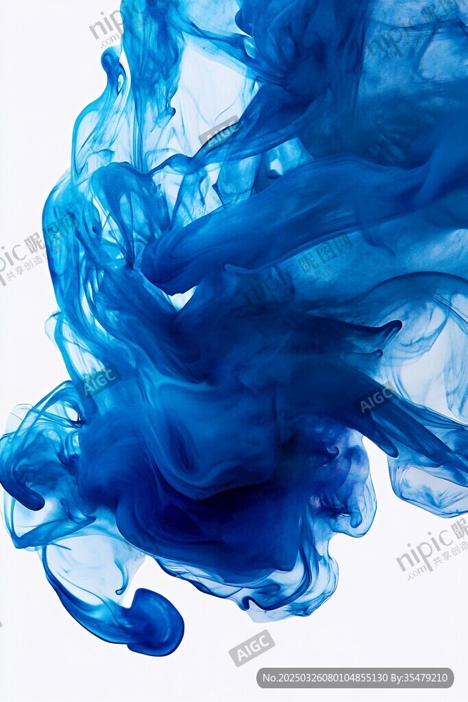 蓝色墨水在水中的梦幻舞动