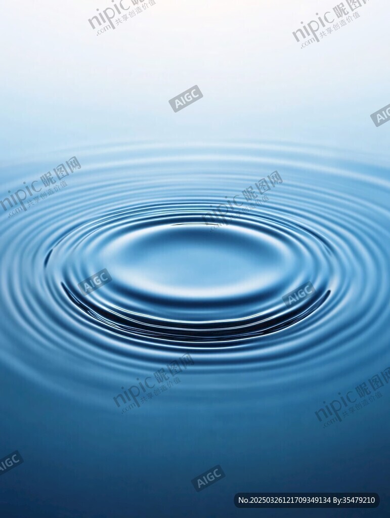 水滴入水泛起涟漪