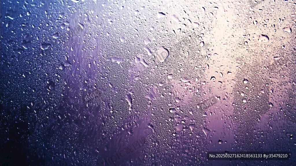 雨滴滑落的梦幻玻璃窗