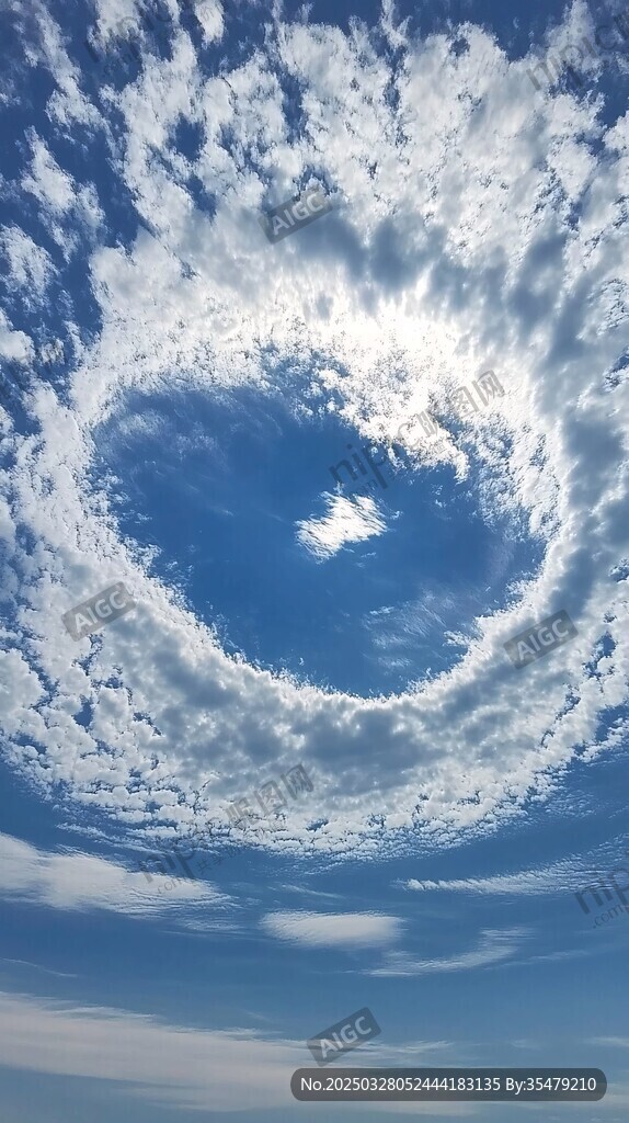 心形云团 天空中的浪漫景致