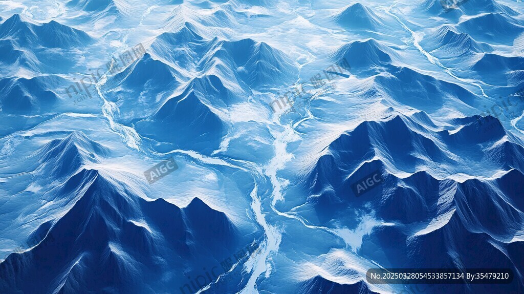 梦幻蓝色山脉景观图