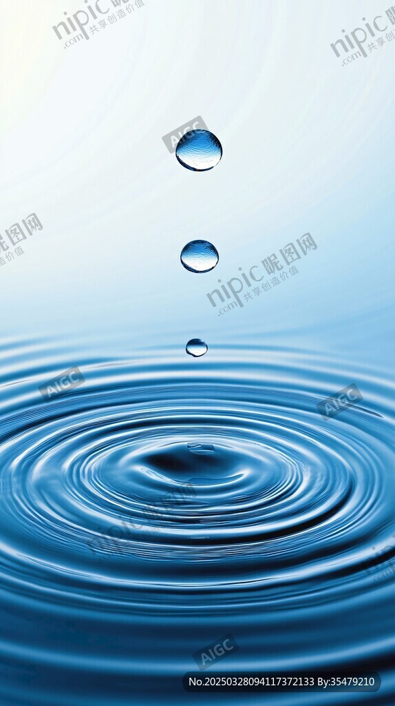 水滴落水泛起层层涟漪